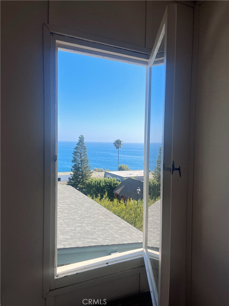 Photo of 163 Sunset TER, Laguna Beach, CA 92651 (MLS # OC26214875)
