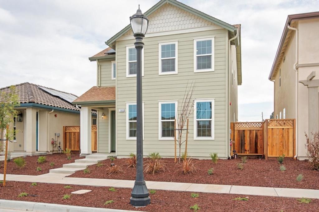 768 Aurora Way