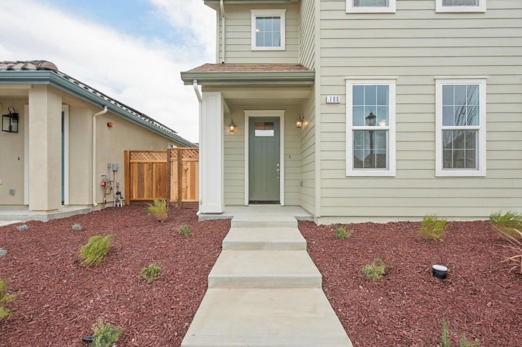 768 Aurora Way