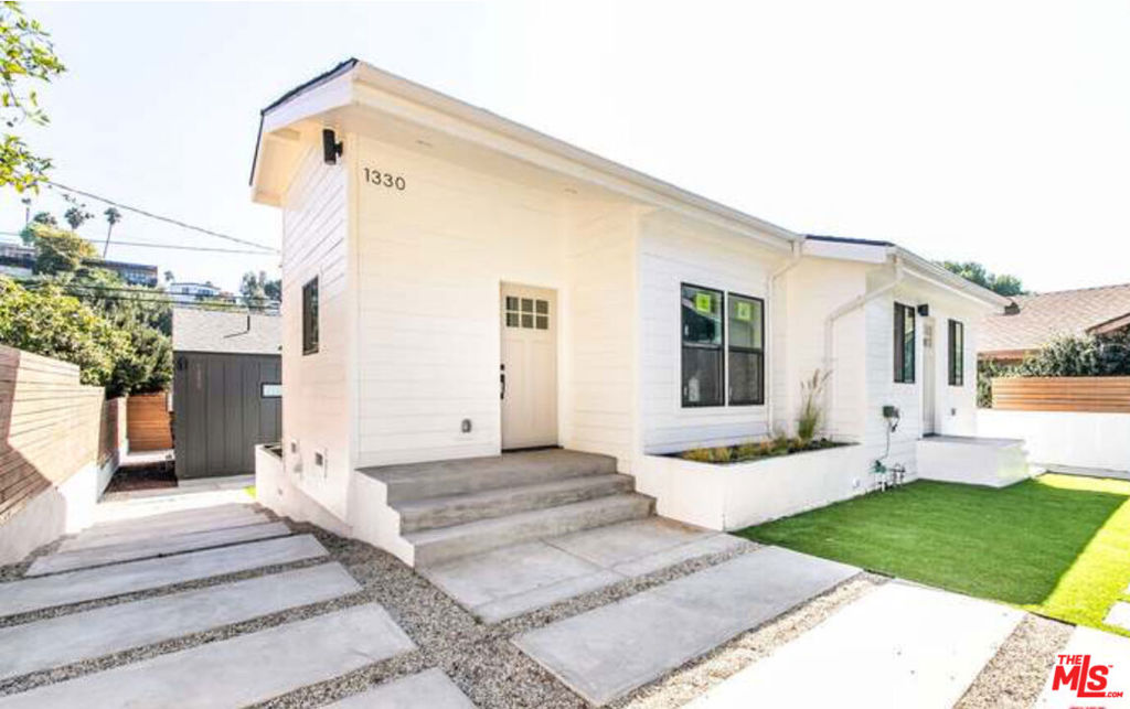 A beautifully renovated and fully detached 2 bed / 2 bath home in the heart of Silver Lake. Just a short stroll to the reservoir, this charming home offers easy access to scenic jogs, relaxing afternoons by the water, and a popular dog park perfect for pet lovers. Enjoy the best of local living with LAMILL Coffee, Tacolina, and the stylish Jaguar Room all nearby. Surrounded by vibrant nightlife, eclectic boutiques, artisanal bakeries, and world-class dining, this home places you right in the center of one of LA's most coveted neighborhoods.