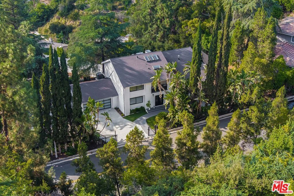 Photo of 1881 Mount Olympus Drive, Los Angeles, CA 90046 (MLS # 25594515)