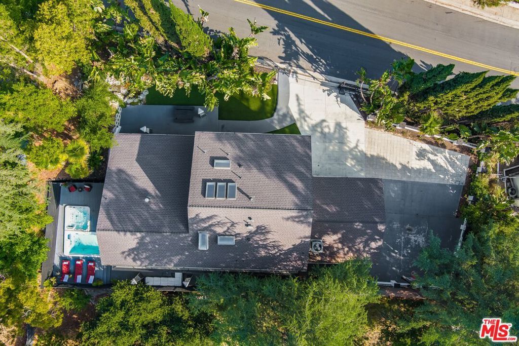 Photo of 1881 Mount Olympus Drive, Los Angeles, CA 90046 (MLS # 25594515)