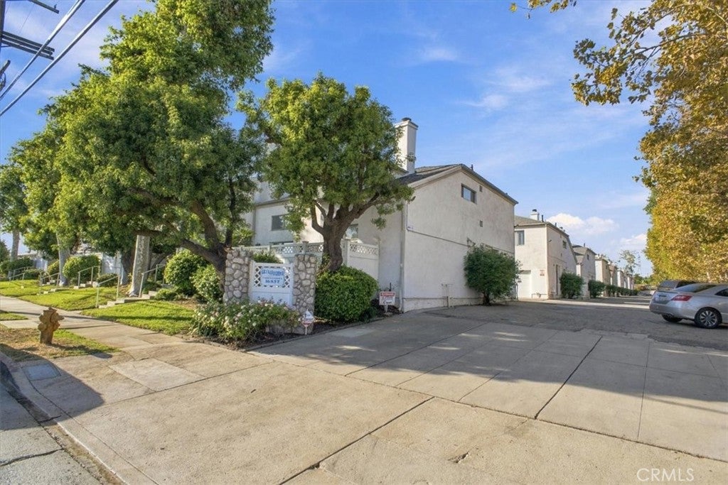 16857 San Fernando Mission Boulevard 48