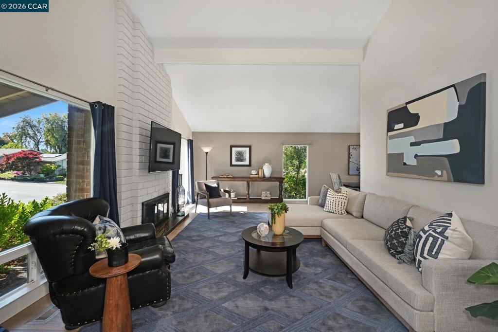 608 Serramonte Ct