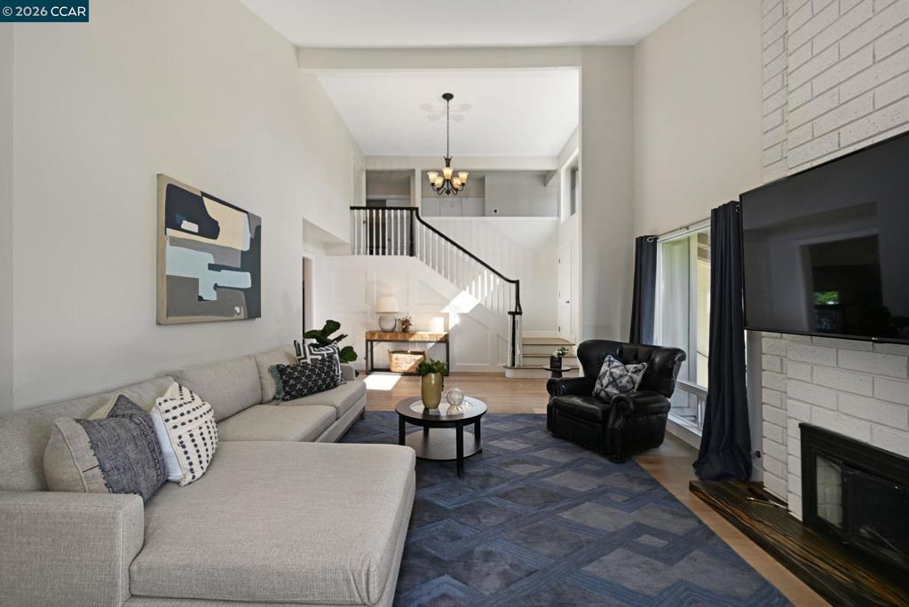 608 Serramonte Ct