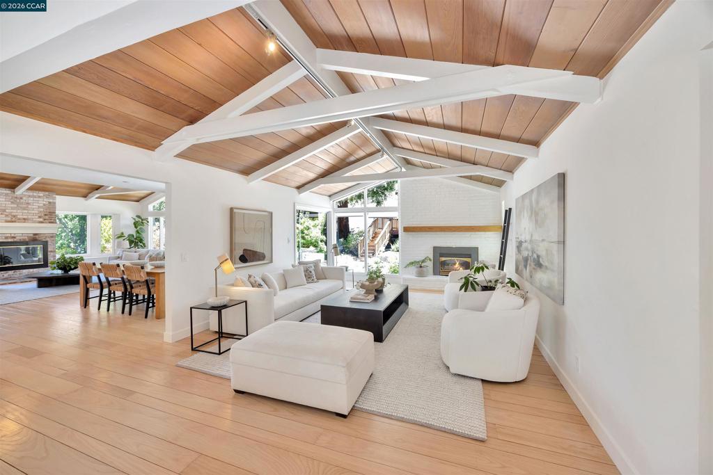 3168 Lucas Dr
