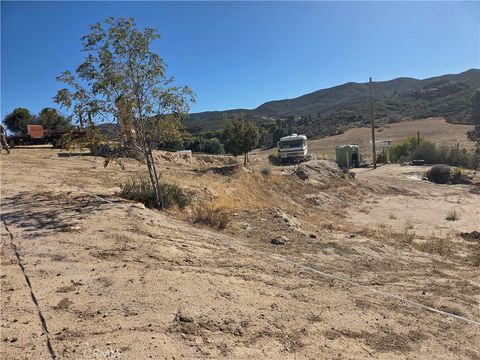 Photo of 0 vac Deer Bank, Lake Elizabeth, CA 93532 (MLS # RS25251076)