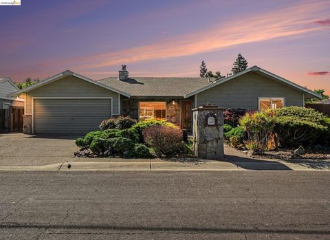 Photo of 131 Hazel Dr Dr, Pleasant Hill, CA 94523 (MLS # 41127756)