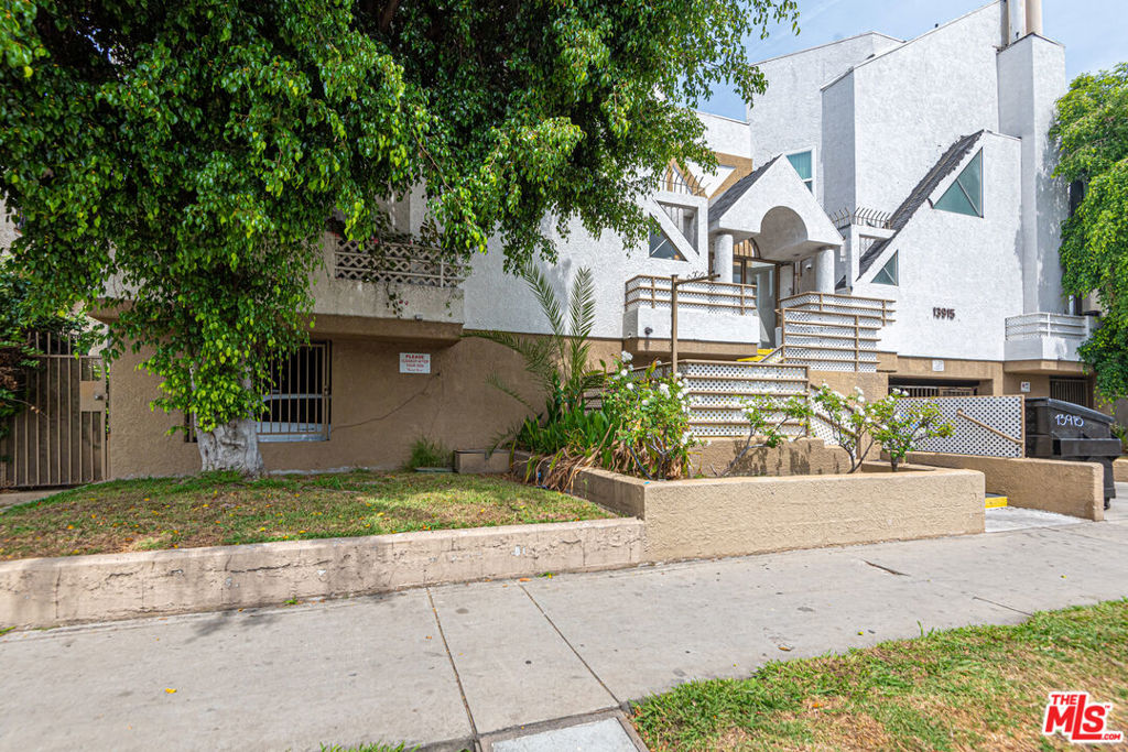 13915 Sherman Way