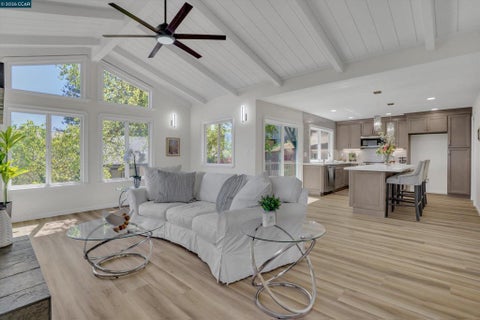 Photo of 2271 Yale St ST, Martinez, CA 94553 (MLS # 41146827)