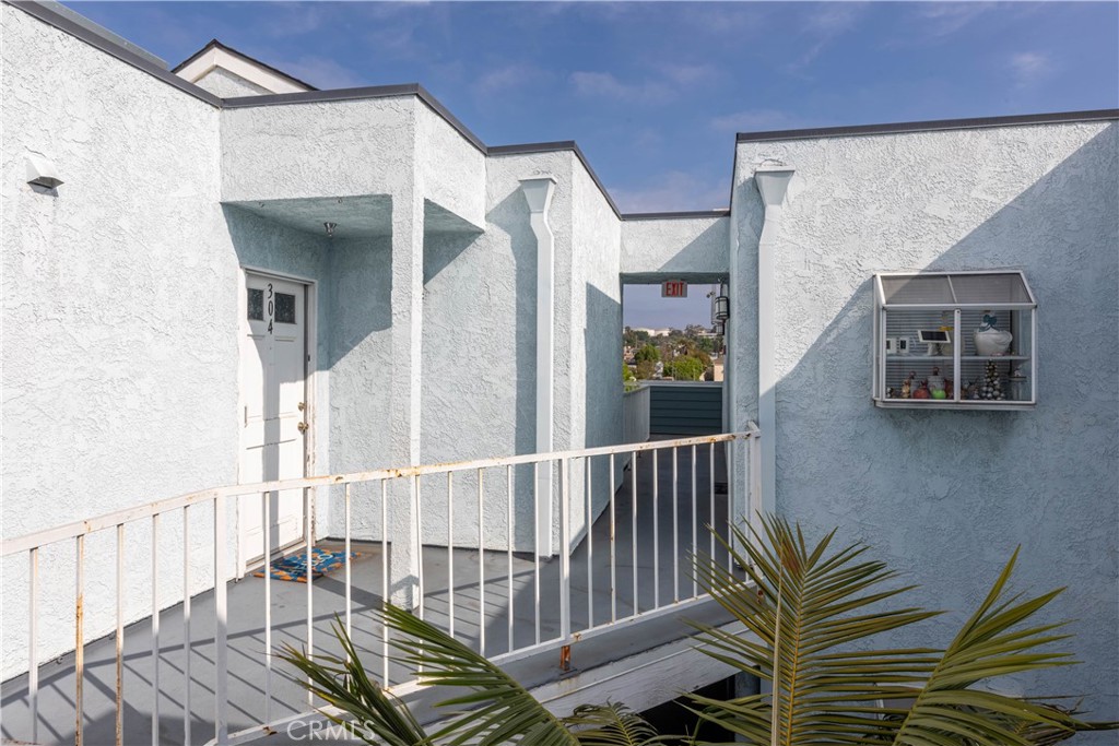 1100 Euclid Avenue 304