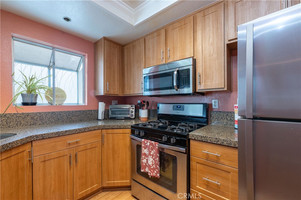 1100 Euclid Avenue 304