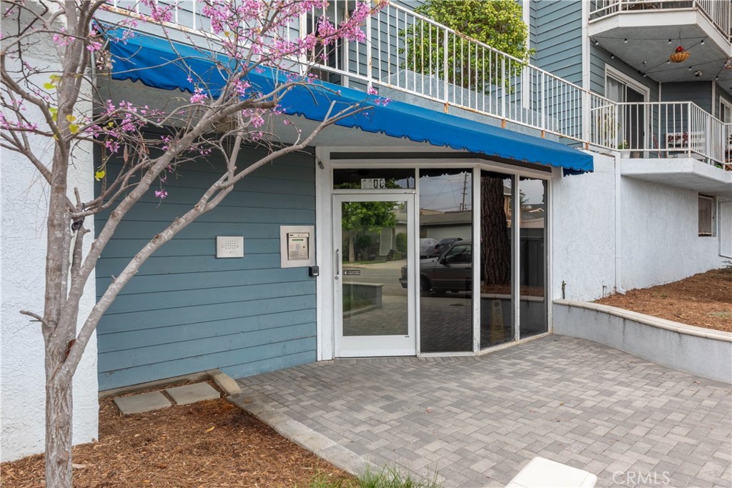 1100 Euclid Avenue 304