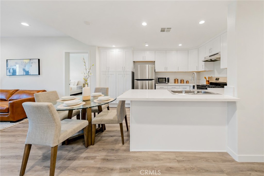 419 N Chandler Avenue 421