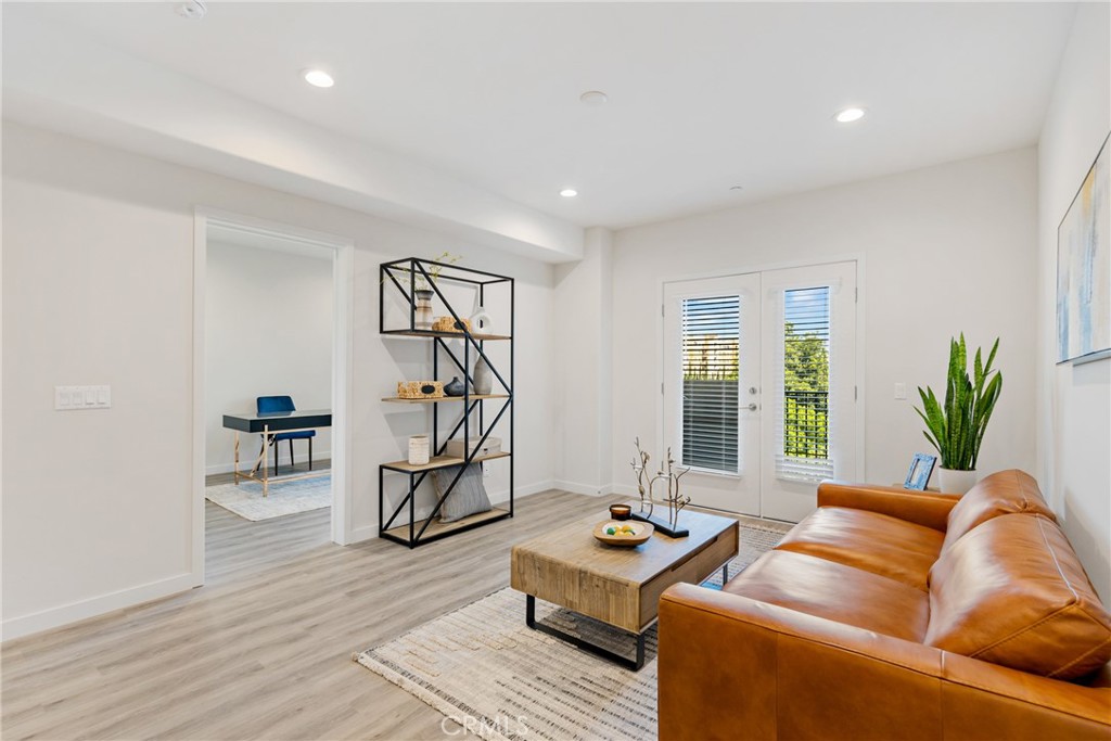 419 N Chandler Avenue 421