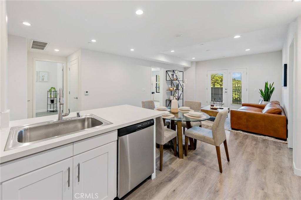 419 N Chandler Avenue 421