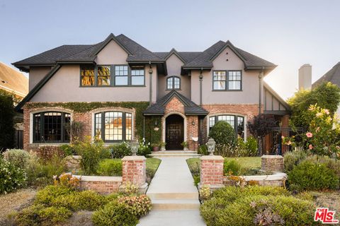 Photo of 309 S Plymouth Boulevard, Los Angeles, CA 90020 (MLS # 26861189)