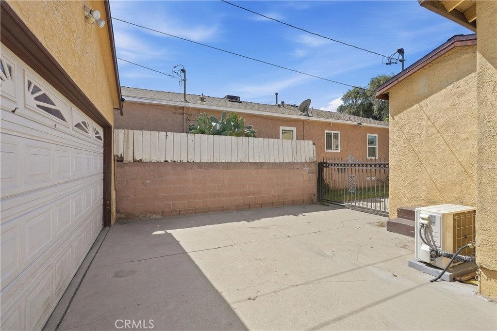 10962 Elm Avenue