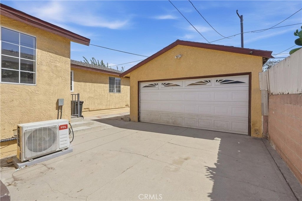10962 Elm Avenue