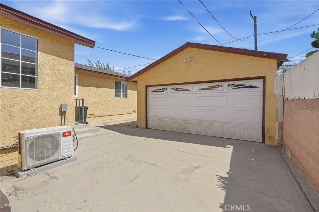 10962 Elm Avenue