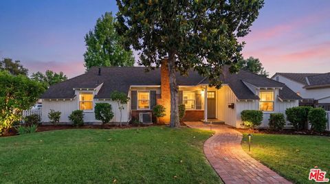 Photo of 3330 Hermanos Street, Pasadena, CA 91107 (MLS # 26766887)