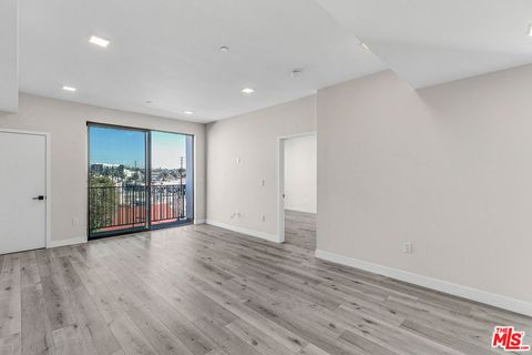 Photo of 1111 N Kenmore Avenue #401, Los Angeles, CA 90029 (MLS # 26641029)