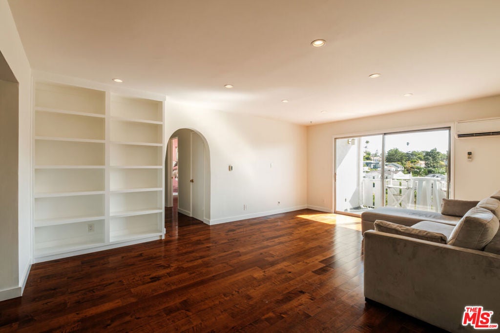4343 Finley Avenue 25
