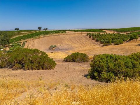 Photo of 5035 Stagg Hill Place, Paso Robles, CA 93446 (MLS # SC25164428)