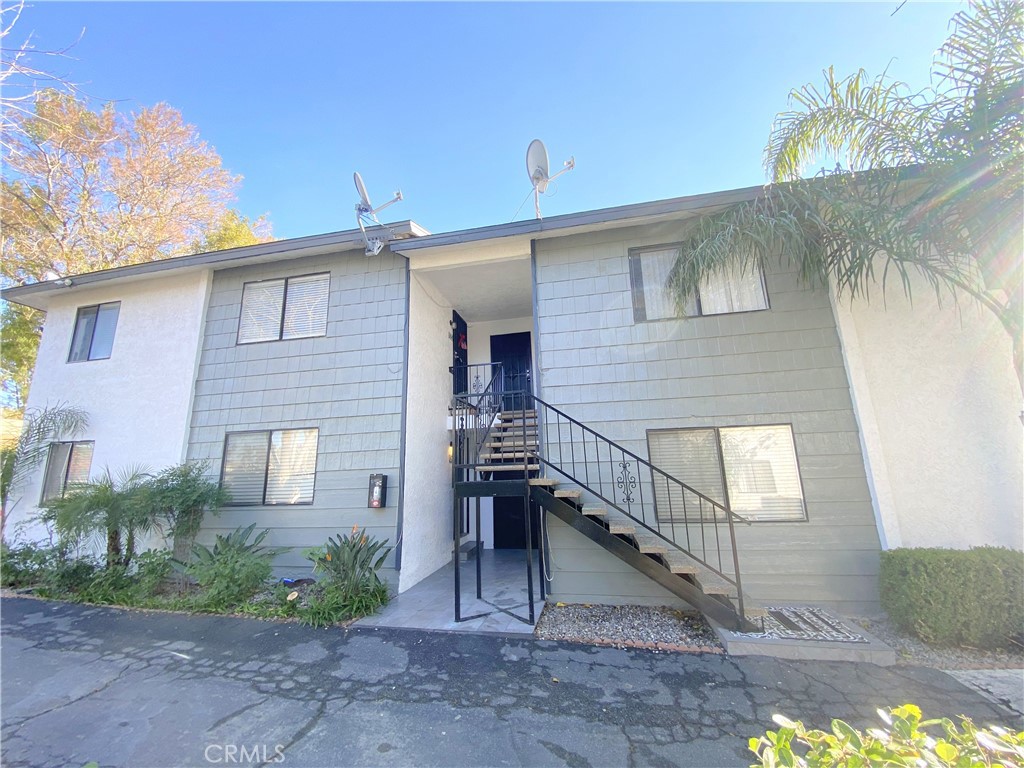 Upstairs 1-Bedroom Apartment in Banning! Living Room, Laminate Flooring, Window AC, Central Heat, and Stove/Oven (gas). Coin-Operated Laundry Facilities and 1 Assigned Parking Space (uncovered) On Site. Water and Trash Included! No Pets Please.