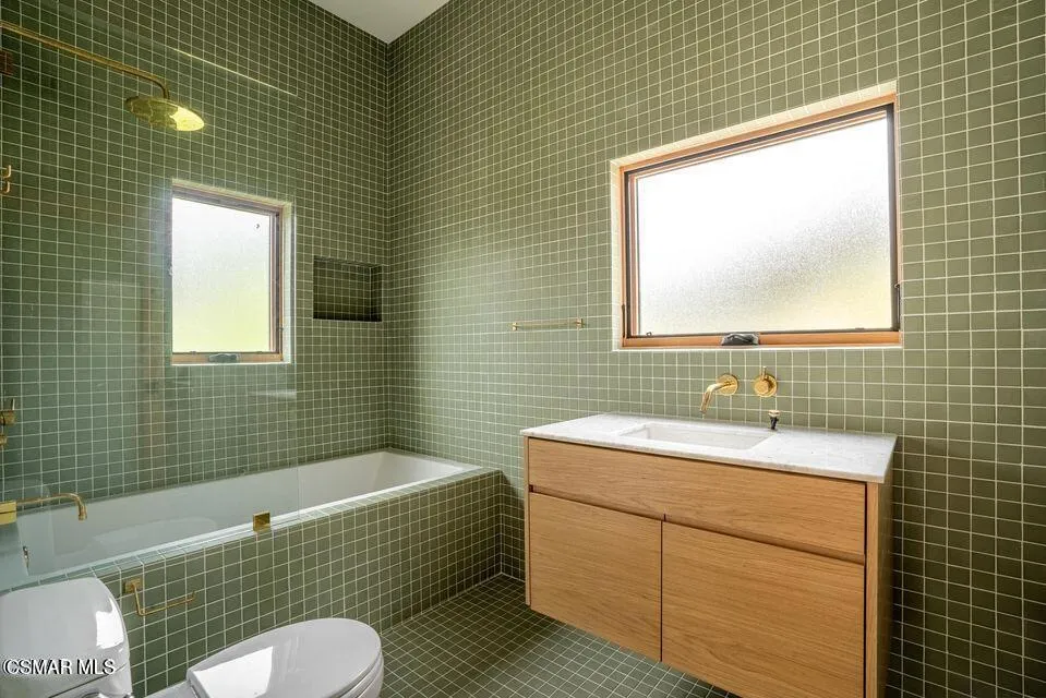 Malibu, California 90265, United States, 4 Bedrooms Bedrooms, ,3 BathroomsBathrooms,Residential,Active,112637