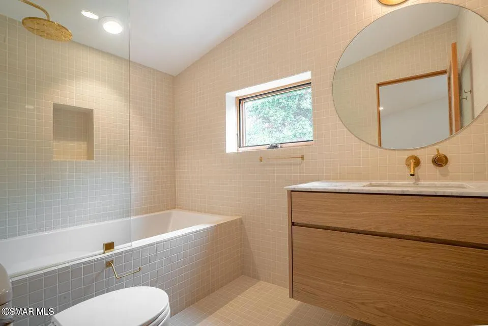 Malibu, California 90265, United States, 4 Bedrooms Bedrooms, ,3 BathroomsBathrooms,Residential,Active,112637