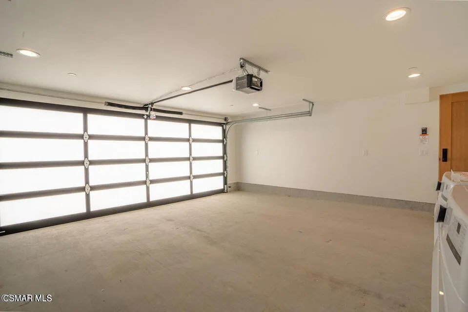 Malibu, California 90265, United States, 4 Bedrooms Bedrooms, ,3 BathroomsBathrooms,Residential,Active,112637