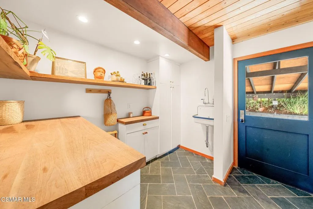 Malibu, California 90265, United States, 4 Bedrooms Bedrooms, ,3 BathroomsBathrooms,Residential,Active,112637