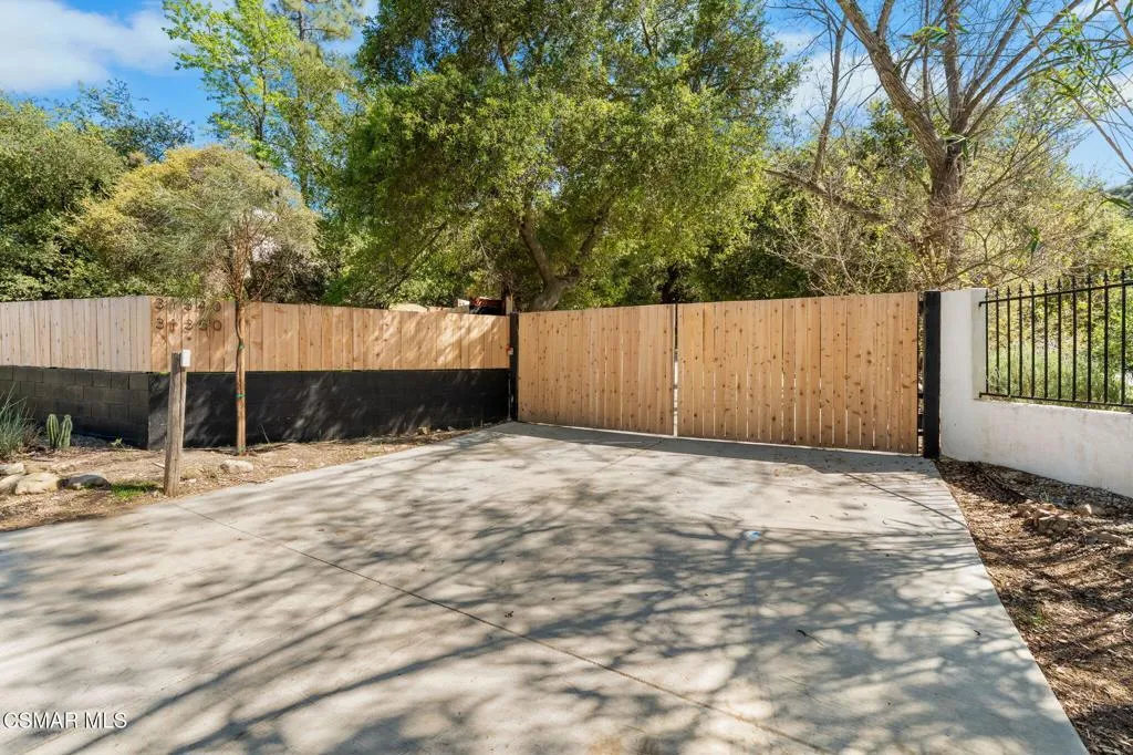 Malibu, California 90265, United States, 4 Bedrooms Bedrooms, ,3 BathroomsBathrooms,Residential,Active,112637