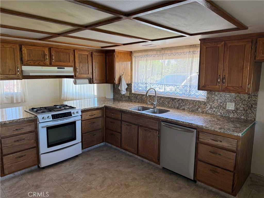 Paso Robles, California, 93446, United States, 3 Bedrooms Bedrooms, ,2 BathroomsBathrooms,Residential,Active,2045624