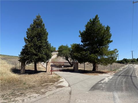 Photo of 1640 Valley Quail PL, Paso Robles, CA 93446 (MLS # NS26103306)