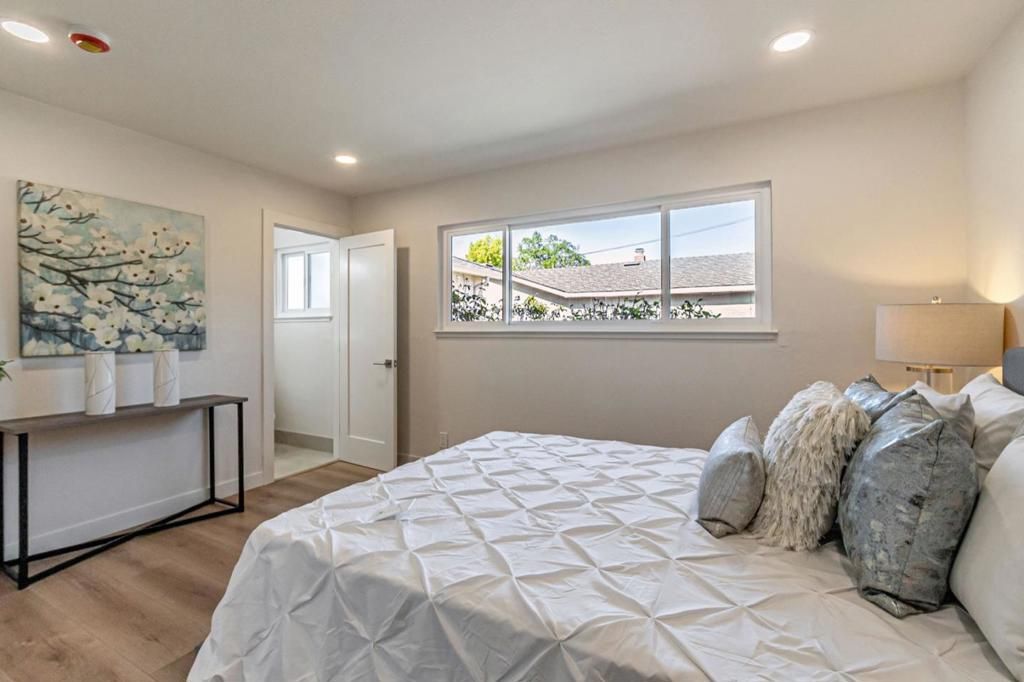 listing image 130723679969152938741