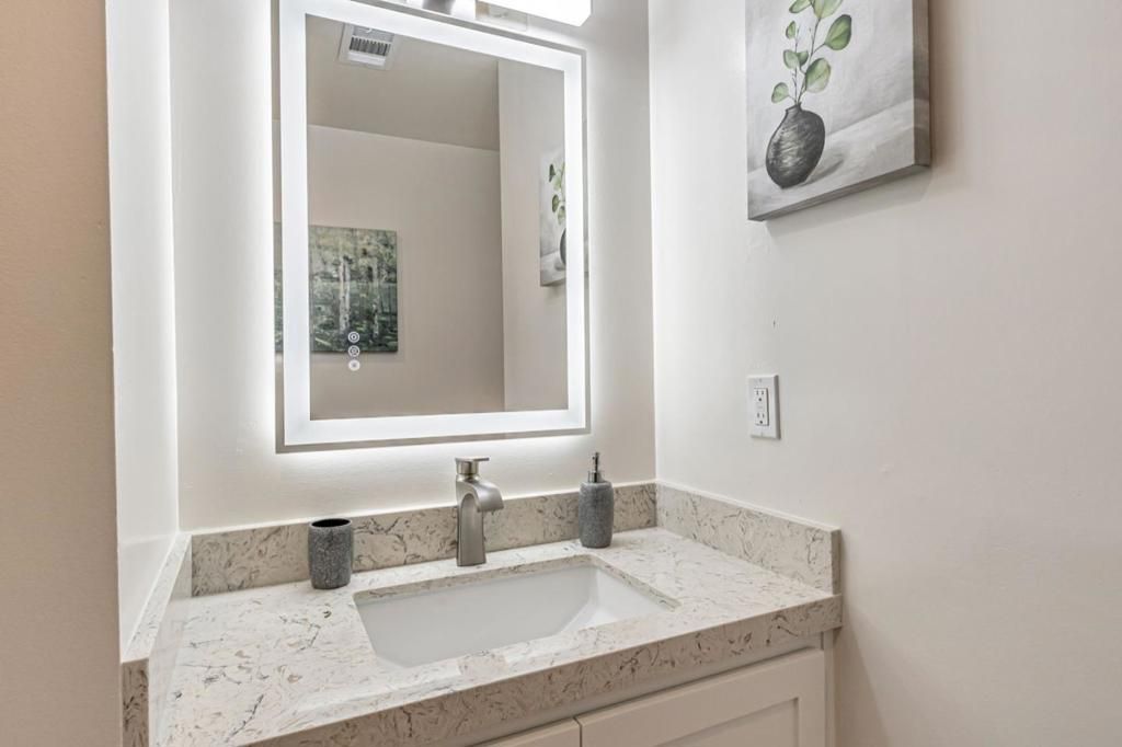 listing image 130728053117213930558