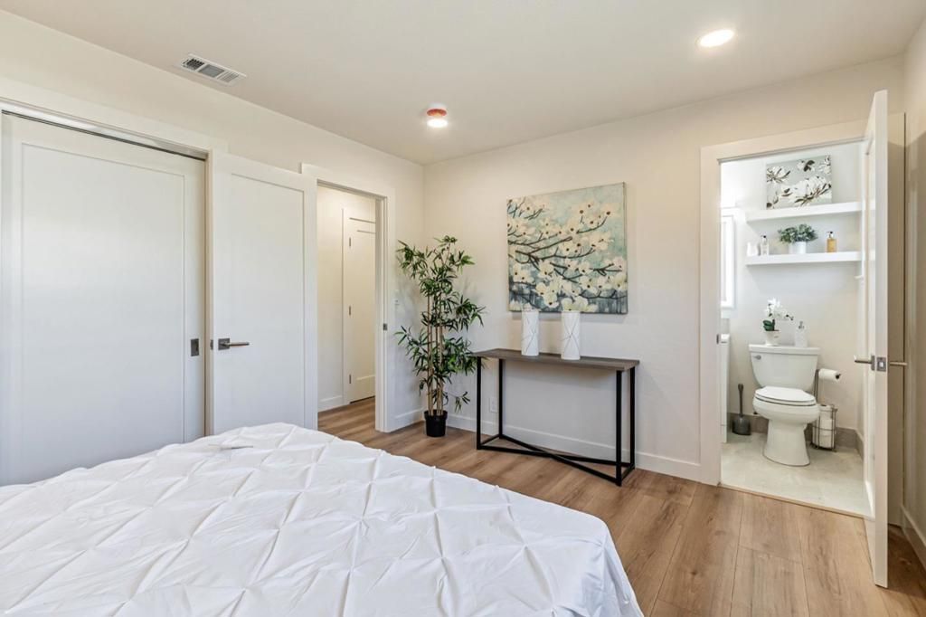 listing image 130723066490205678732