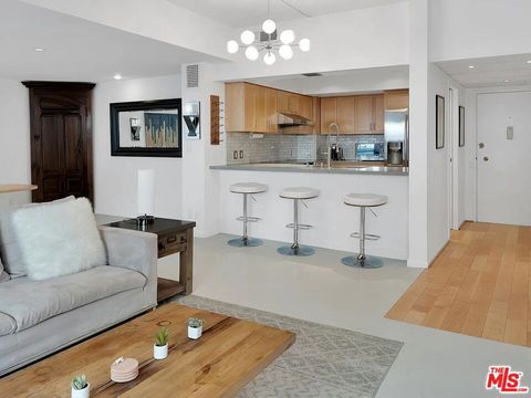 Photo of 7135 Hollywood Boulevard #103, Los Angeles, CA 90046 (MLS # 25597159)