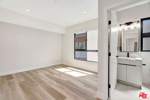 Tiny photo for 1921 Federal Avenue #1919, Los Angeles, CA 90025 (MLS # 25619795)