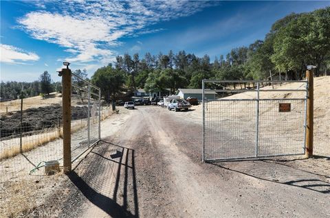 Photo of 10157 Bell Avenue, Lower Lake, CA 95457 (MLS # LC25230858) Photo of 10157 Bell Avenue, Lower Lake, CA 95457 (MLS # LC25230858)