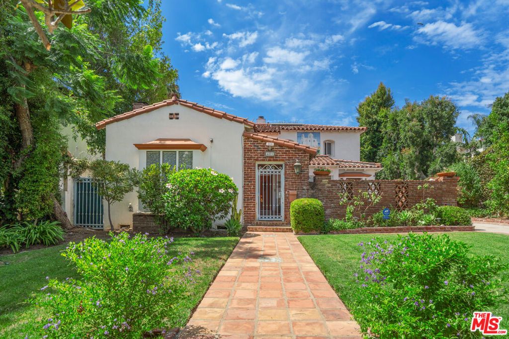 Photo of 821 Malcolm Avenue, Los Angeles, CA 90024 (MLS # 25591587)