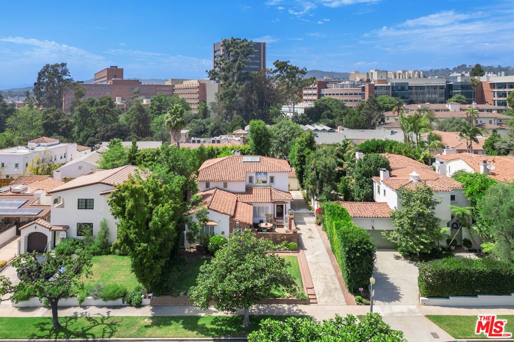 Photo of 821 Malcolm Avenue, Los Angeles, CA 90024 (MLS # 25591587)