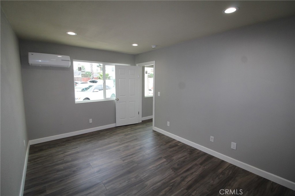 4986 Southern Avenue E