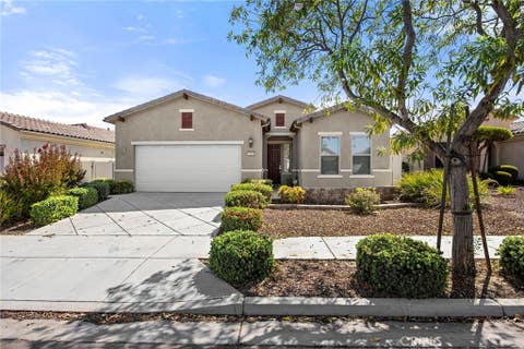 Photo of 1410 Corte Alamonte, Hemet, CA 92545 (MLS # PW26158638)