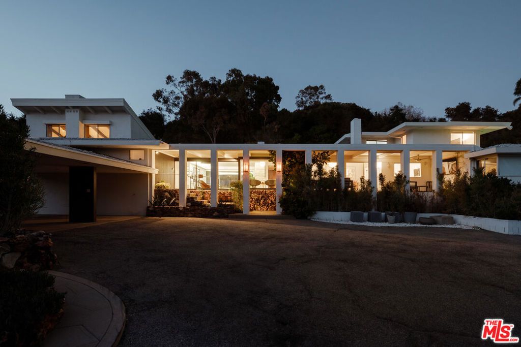 Photo of 248 N Glenroy Avenue, Los Angeles, CA 90049 (MLS # 25594023)