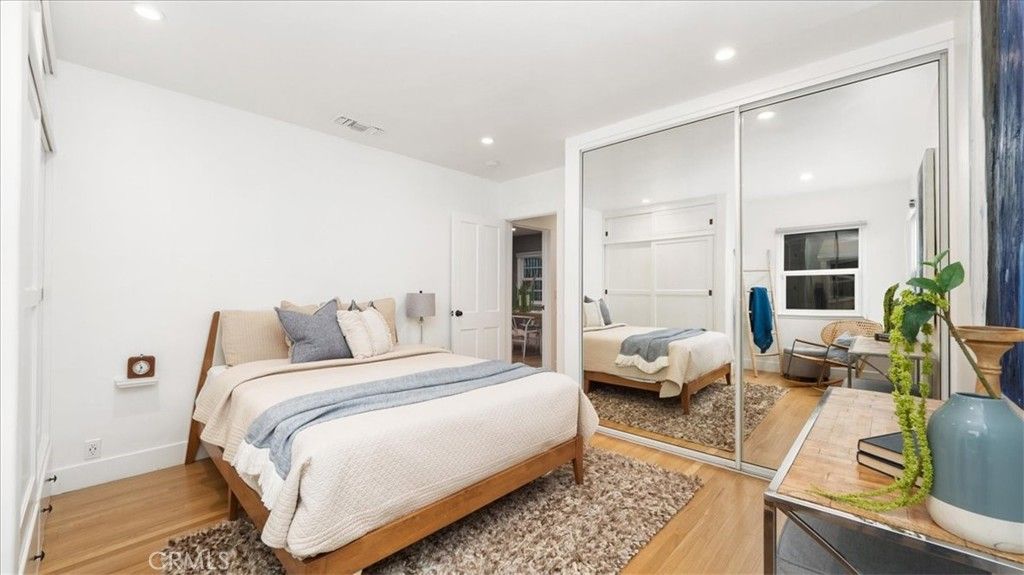 listing image 130727235855219856308