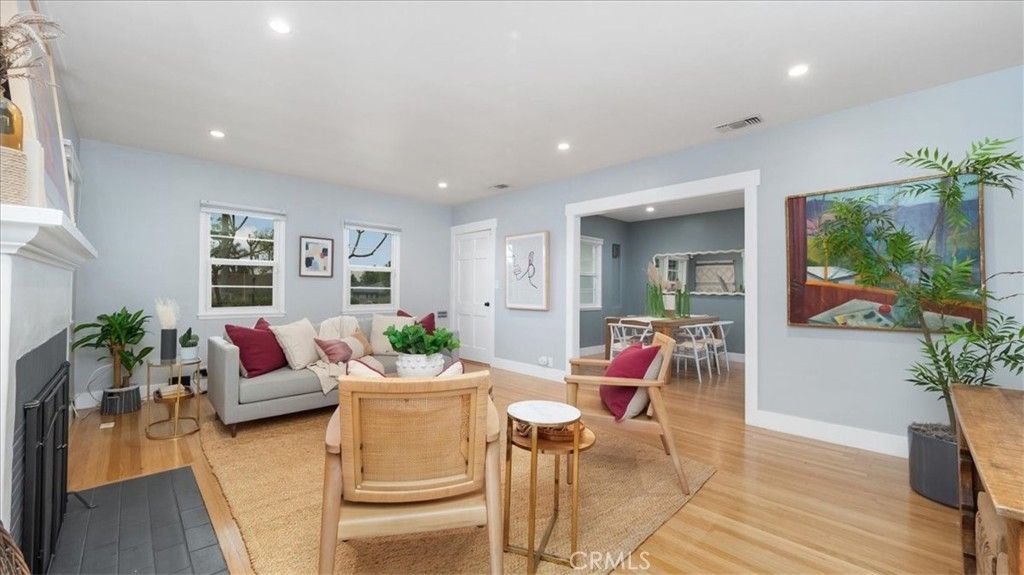 listing image 130728485315204096688
