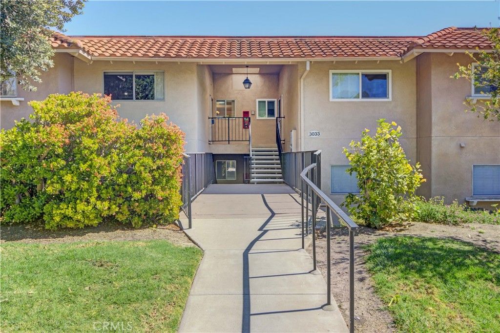 Photo of 3033 Via Vista Vis #P, Laguna Woods, CA 92637 (MLS # OC26054886)